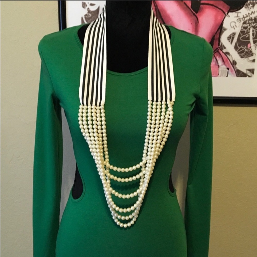 Anthroplogie pearl striped statement necklace